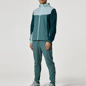 Customizable 100% Polyester Lightweight Athletic Fit Men’s Tracksuit With Functional Zipper Pockets Suit