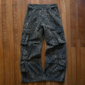Denim Pants Men Custom Straight leg Loose fit Jeans Men Printed Leopard Multi Pocket Stacked Denim Cargo Pants